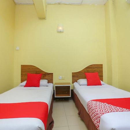 Oyo 90162 Aj Hotel Kuala Berang Ngoại thất bức ảnh