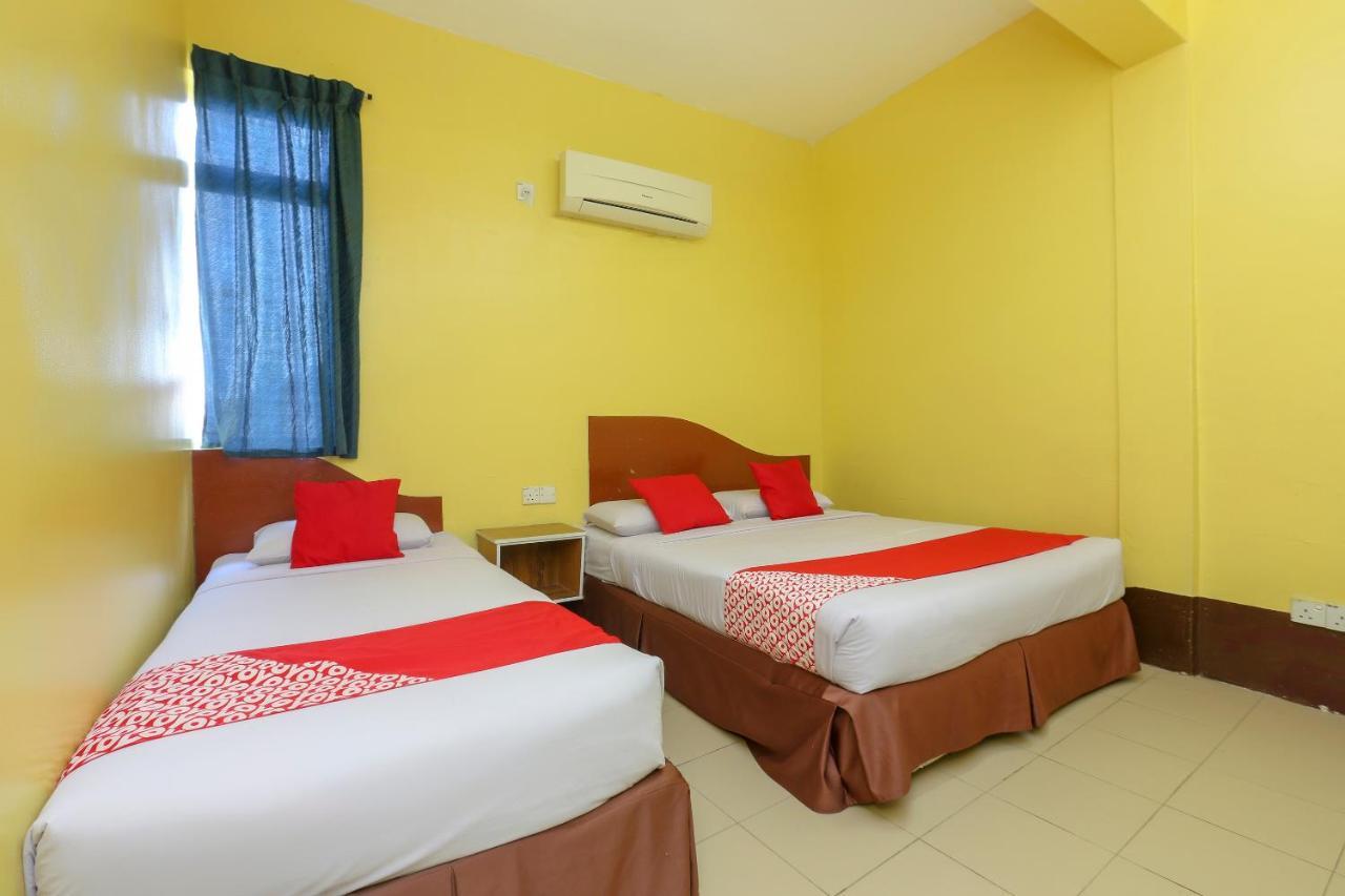 Oyo 90162 Aj Hotel Kuala Berang Ngoại thất bức ảnh