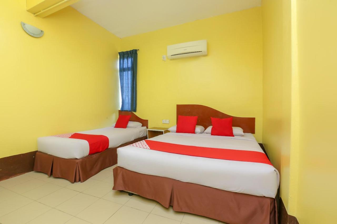 Oyo 90162 Aj Hotel Kuala Berang Ngoại thất bức ảnh