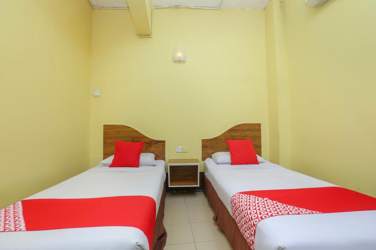 Oyo 90162 Aj Hotel Kuala Berang Ngoại thất bức ảnh