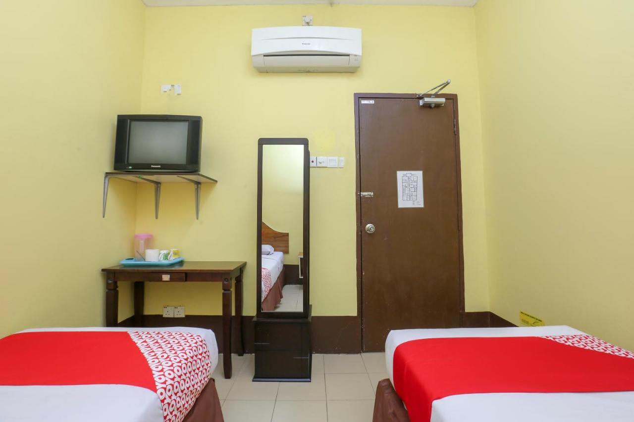 Oyo 90162 Aj Hotel Kuala Berang Ngoại thất bức ảnh