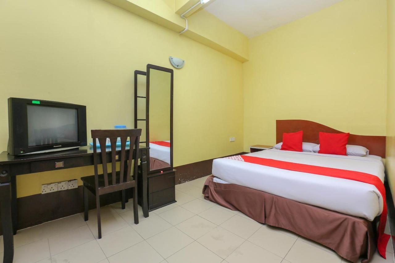 Oyo 90162 Aj Hotel Kuala Berang Ngoại thất bức ảnh