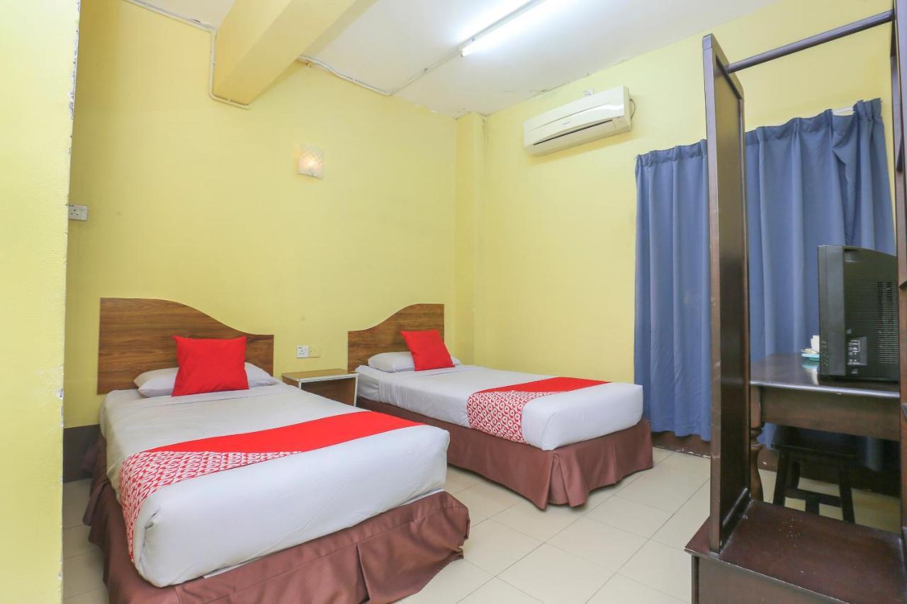 Oyo 90162 Aj Hotel Kuala Berang Ngoại thất bức ảnh