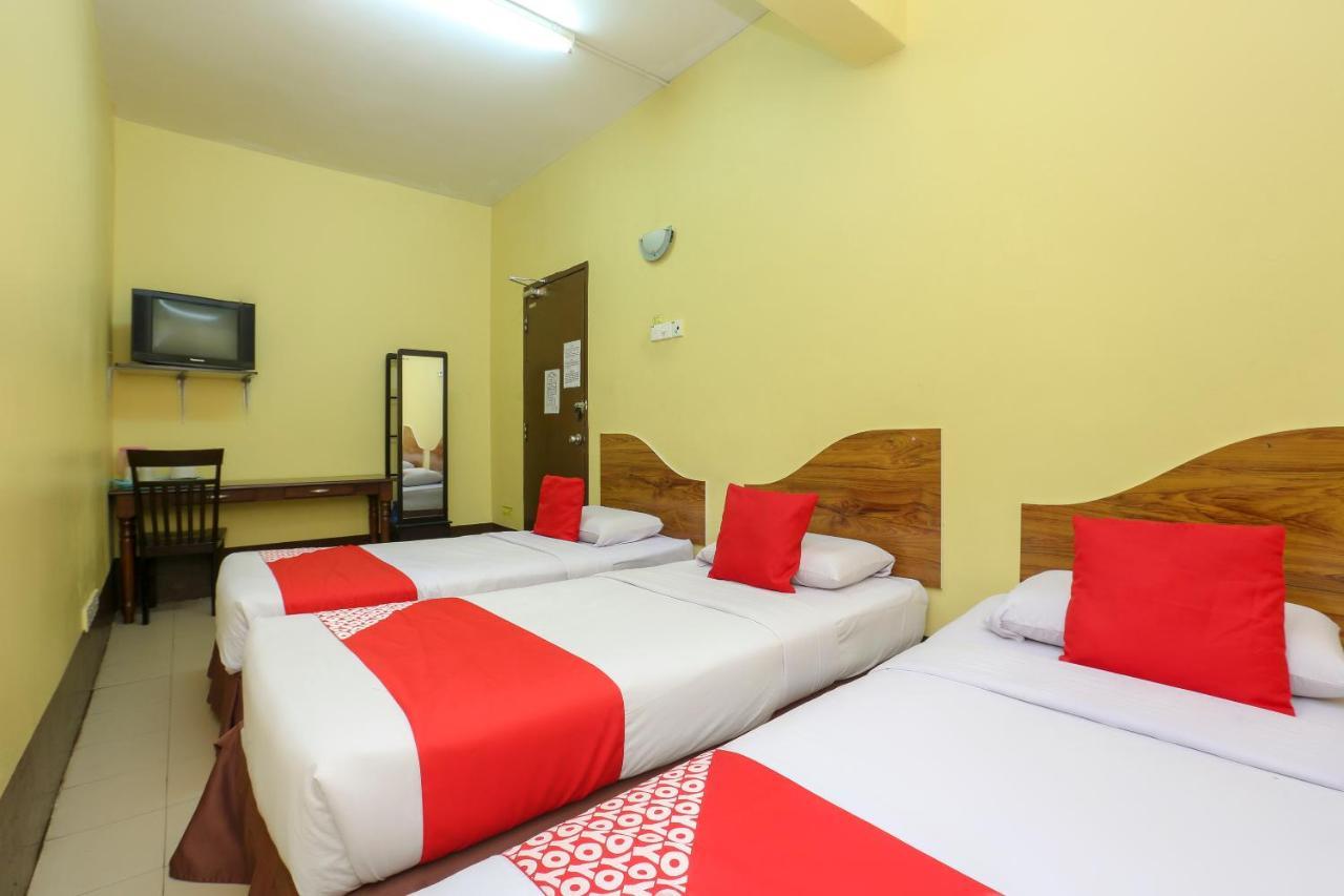 Oyo 90162 Aj Hotel Kuala Berang Ngoại thất bức ảnh