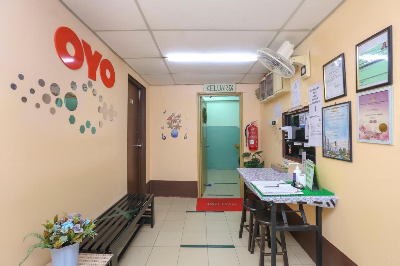 Oyo 90162 Aj Hotel Kuala Berang Ngoại thất bức ảnh