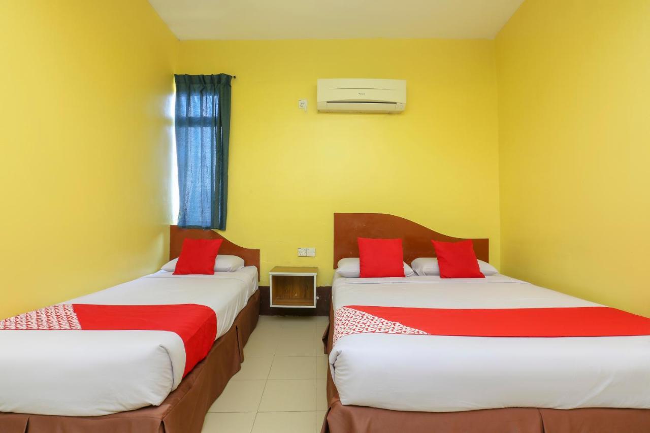 Oyo 90162 Aj Hotel Kuala Berang Ngoại thất bức ảnh