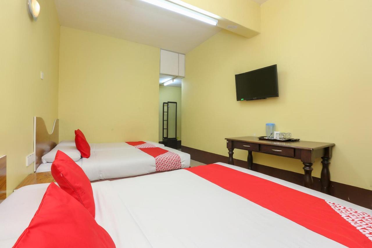 Oyo 90162 Aj Hotel Kuala Berang Ngoại thất bức ảnh