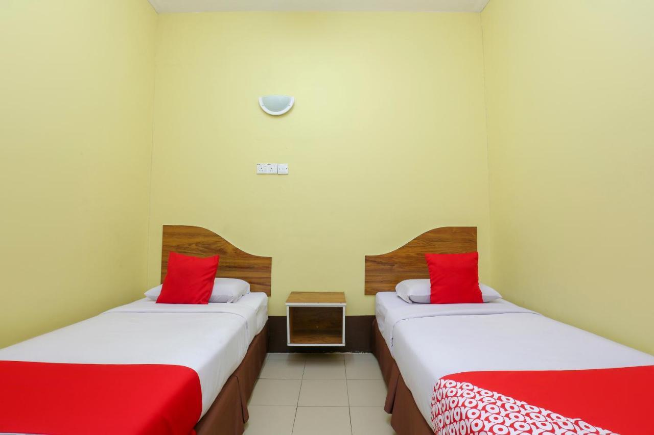 Oyo 90162 Aj Hotel Kuala Berang Ngoại thất bức ảnh