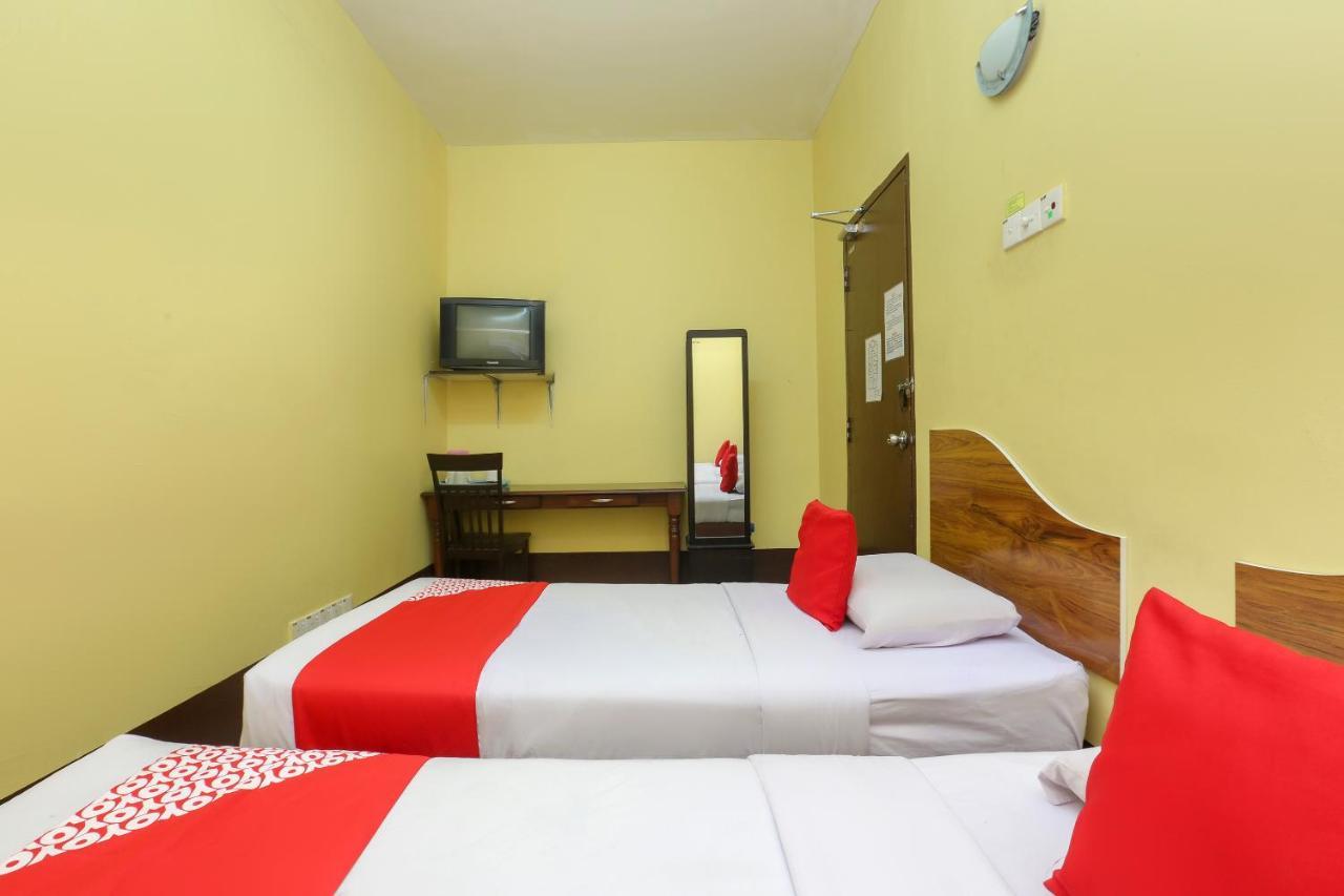 Oyo 90162 Aj Hotel Kuala Berang Ngoại thất bức ảnh