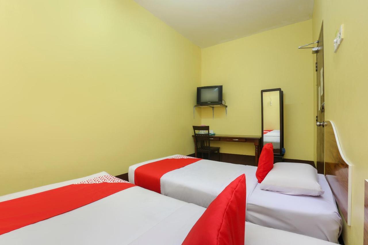 Oyo 90162 Aj Hotel Kuala Berang Ngoại thất bức ảnh