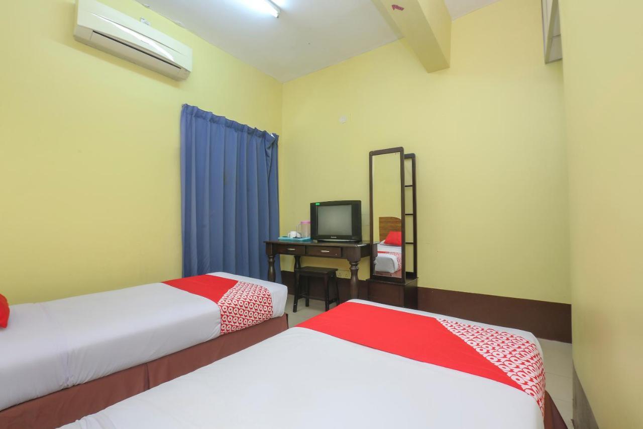 Oyo 90162 Aj Hotel Kuala Berang Ngoại thất bức ảnh