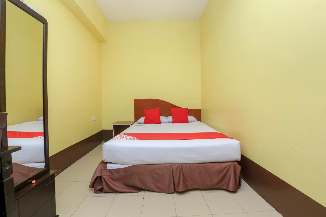 Oyo 90162 Aj Hotel Kuala Berang Ngoại thất bức ảnh